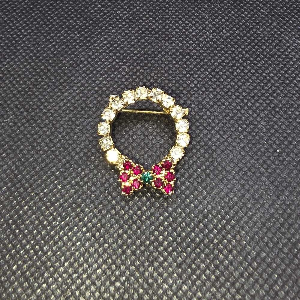 Chic Gold and Red Bow Brooch